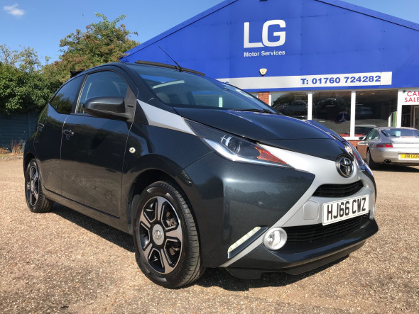 Toyota Aygo 1.0 VVT-I x-clusiv 2 x-wave x-shift Automatic