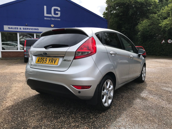 Fiesta Titanium Individual