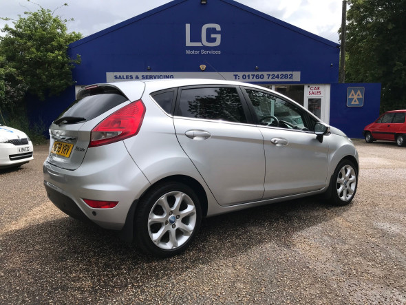 Fiesta Titanium Individual