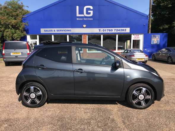 Aygo 1.0 VVT-I x-clusiv 2 x-wave x-shift Automatic