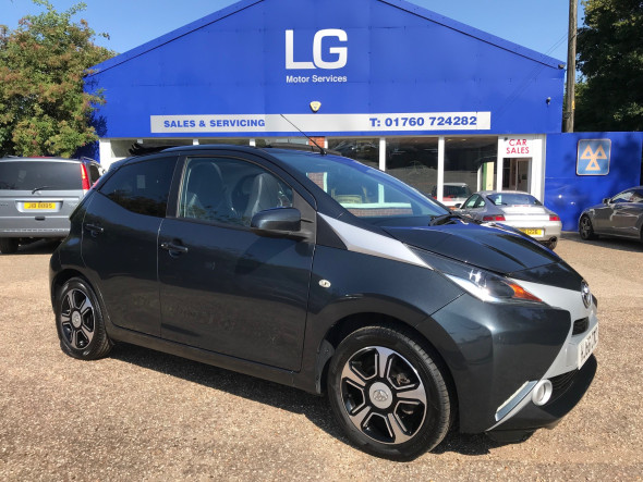 Aygo 1.0 VVT-I x-clusiv 2 x-wave x-shift Automatic