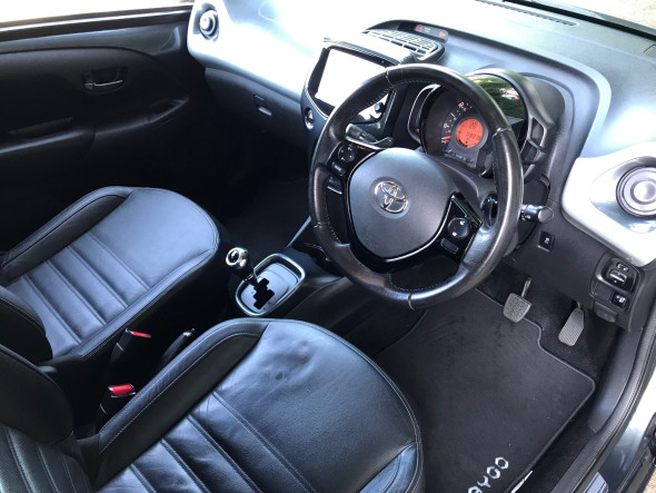 Aygo 1.0 VVT-I x-clusiv 2 x-wave x-shift Automatic