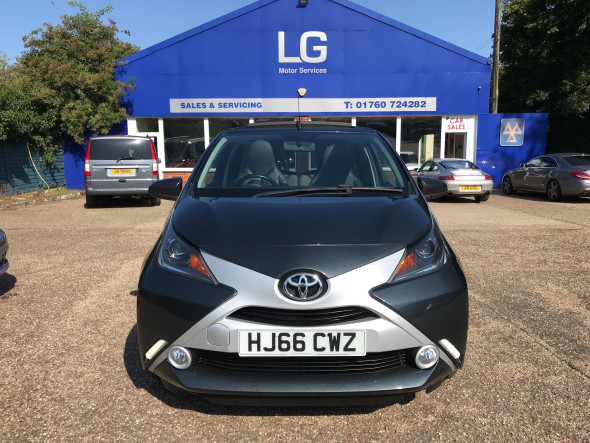 Aygo 1.0 VVT-I x-clusiv 2 x-wave x-shift Automatic