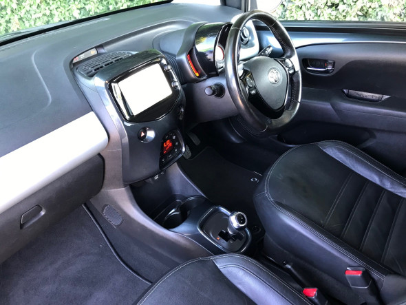 Aygo 1.0 VVT-I x-clusiv 2 x-wave x-shift Automatic