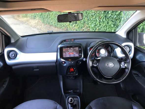 Aygo 1.0 VVT-I x-clusiv 2 x-wave x-shift Automatic