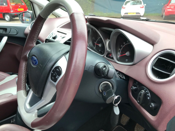 Fiesta Titanium Individual