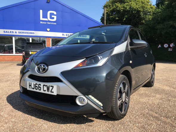Aygo 1.0 VVT-I x-clusiv 2 x-wave x-shift Automatic