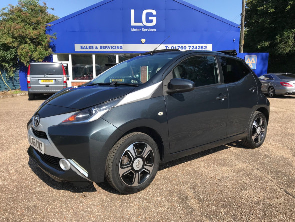 Aygo 1.0 VVT-I x-clusiv 2 x-wave x-shift Automatic