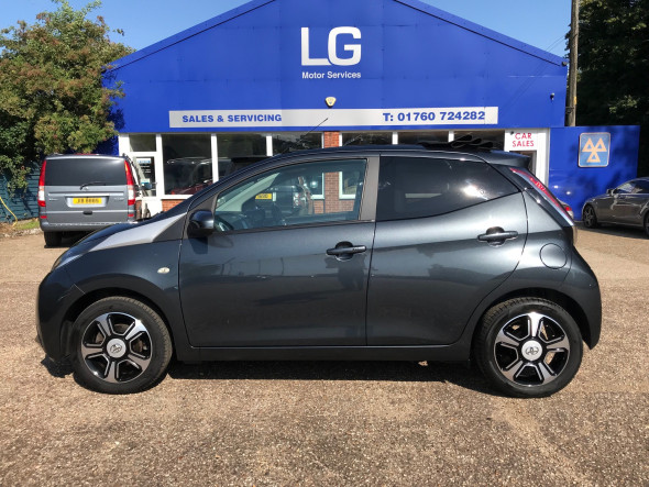 Aygo 1.0 VVT-I x-clusiv 2 x-wave x-shift Automatic