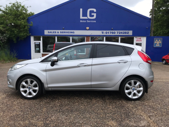 Fiesta Titanium Individual