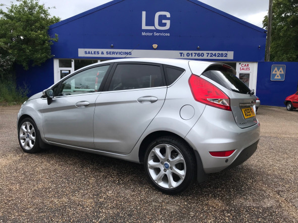 Fiesta Titanium Individual