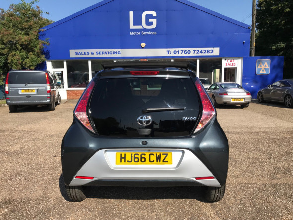 Aygo 1.0 VVT-I x-clusiv 2 x-wave x-shift Automatic