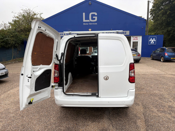 Combo 1.5 Turbo D L2 2300 H1 Sportive Panel Van