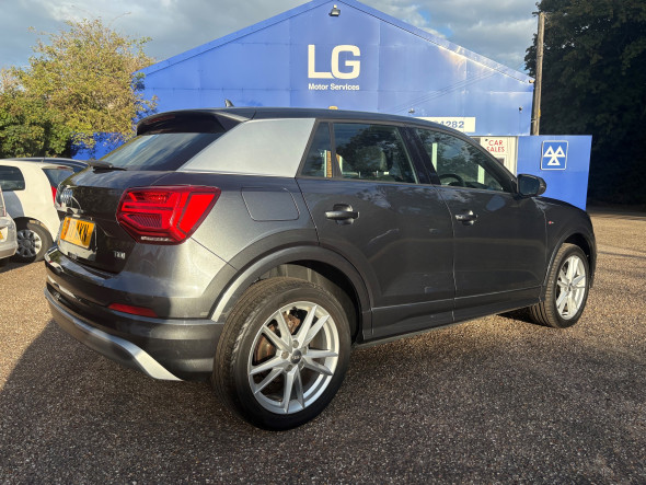 Q2 1.6 TDI S Line SUV