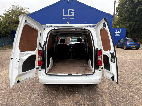 Combo 1.5 Turbo D L2 2300 H1 Sportive Panel Van