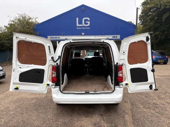Combo 1.5 Turbo D L2 2300 H1 Sportive Panel Van