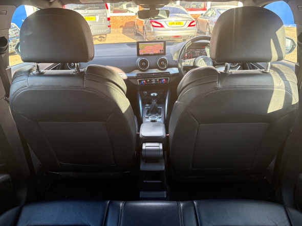 Q2 1.6 TDI S Line SUV