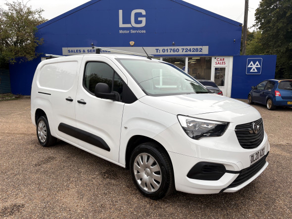 Combo 1.5 Turbo D L2 2300 H1 Sportive Panel Van