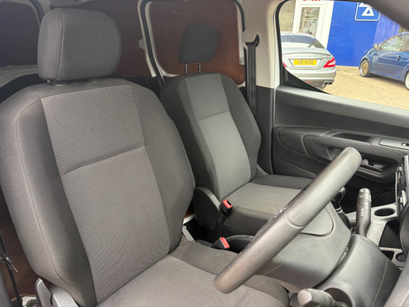 Combo 1.5 Turbo D L2 2300 H1 Sportive Panel Van