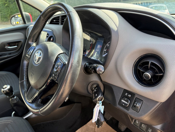 Yaris 1.5 VVT-i Icon Tech
