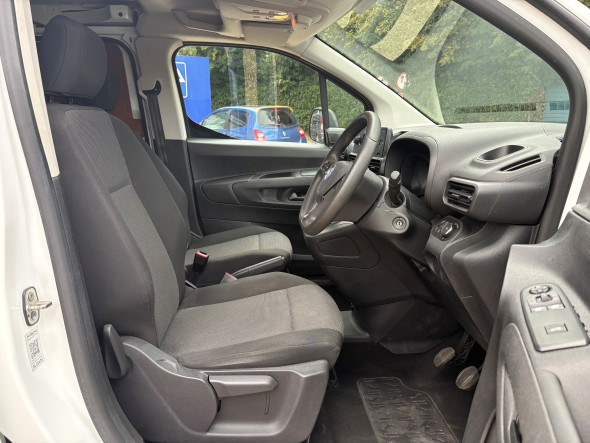 Combo 1.5 Turbo D L2 2300 H1 Sportive Panel Van