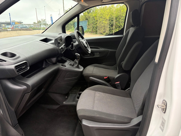 Combo 1.5 Turbo D L2 2300 H1 Sportive Panel Van