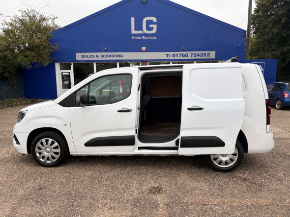 Combo 1.5 Turbo D L2 2300 H1 Sportive Panel Van