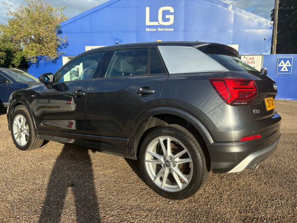 Q2 1.6 TDI S Line SUV