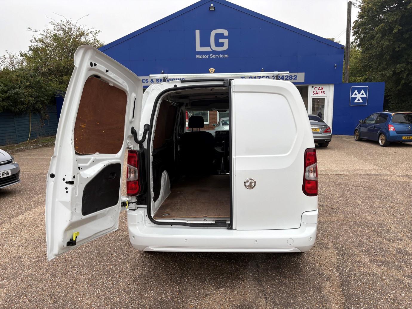 Combo 1.5 Turbo D L2 2300 H1 Sportive Panel Van