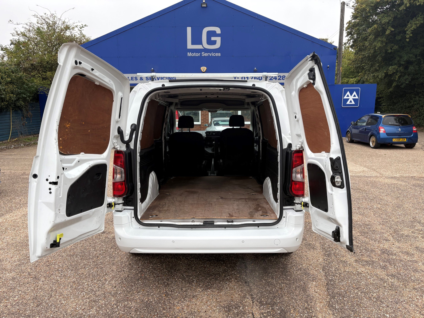 Combo 1.5 Turbo D L2 2300 H1 Sportive Panel Van
