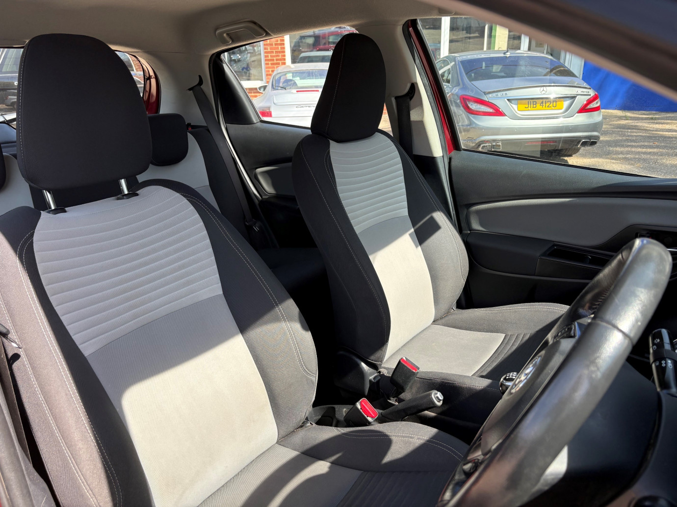 Yaris 1.5 VVT-i Icon Tech