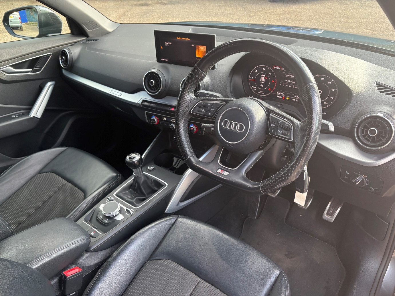 Q2 1.6 TDI S Line SUV