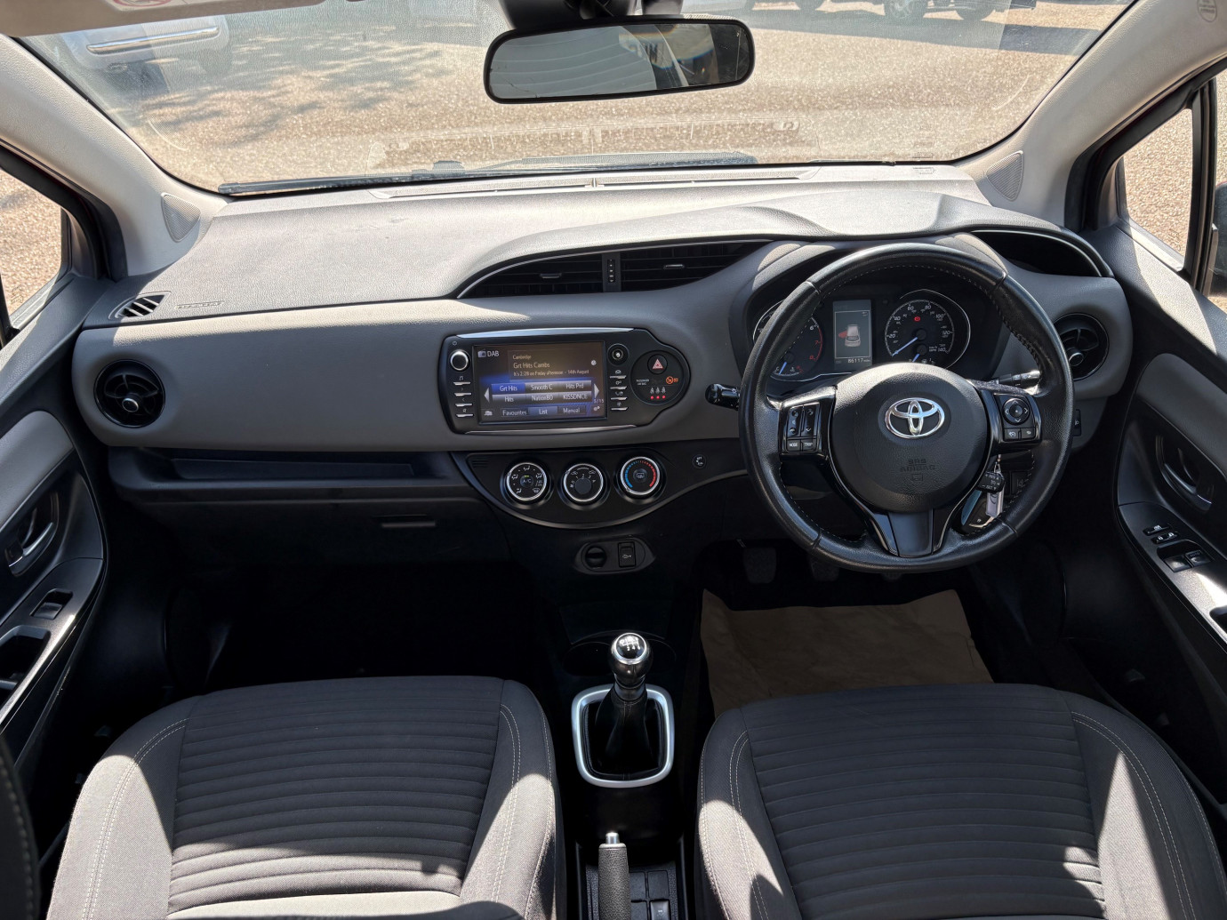 Yaris 1.5 VVT-i Icon Tech